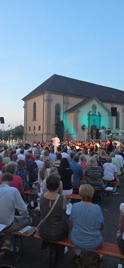 Foto 3 von 129