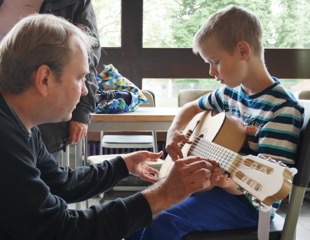 Gitarre - Die akustische Gitarre - Instrument der Woche bei der Musikschule Unterer Neckar